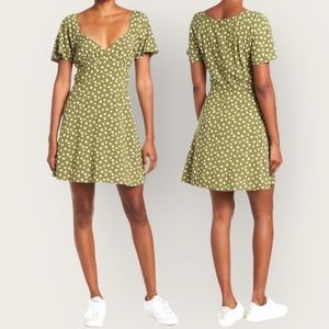 NWT Abound Nordstrom Short Sleeve Green White Daisy Flower Skater Mini Dress